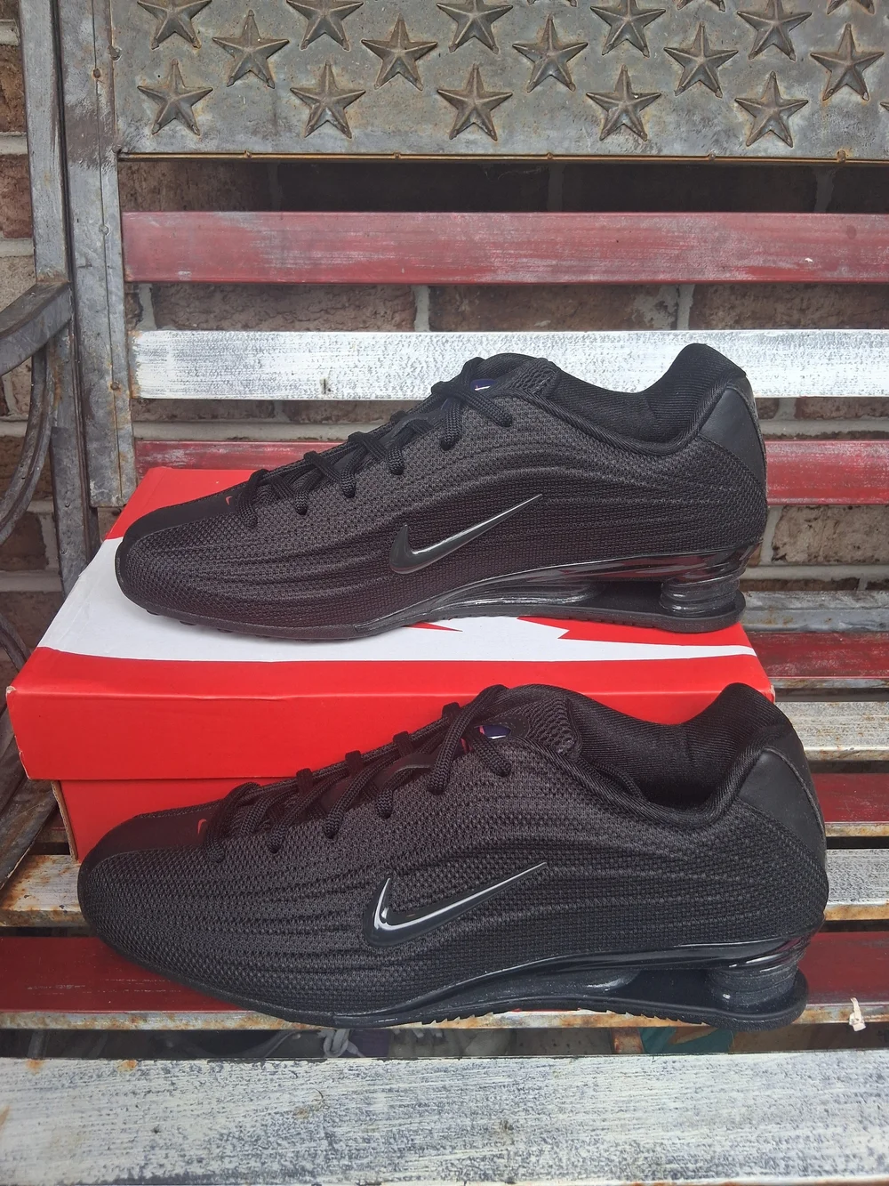 Nike Womens Shox Z  Black  Shoes with Visible Air Cushion
